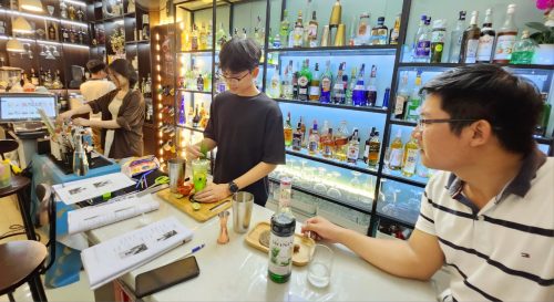 Buổi thực hành của Khóa Học bartender