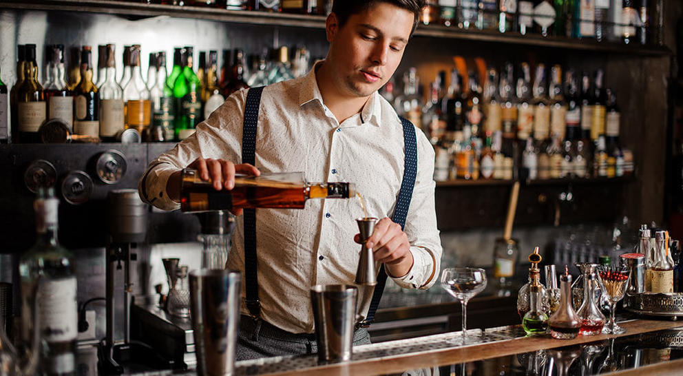 Nghề Bartender có phải là những người làm việc sau quầy Bar?