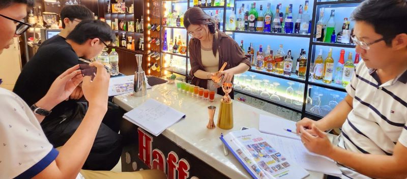 Pub là gì? Tham gia khóa học đào tạo pha chế của Haffee để được giải đáp chi tiết nhé