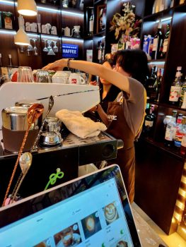 Làm chủ một quầy pha chế có phải là mong ước của bạn không?