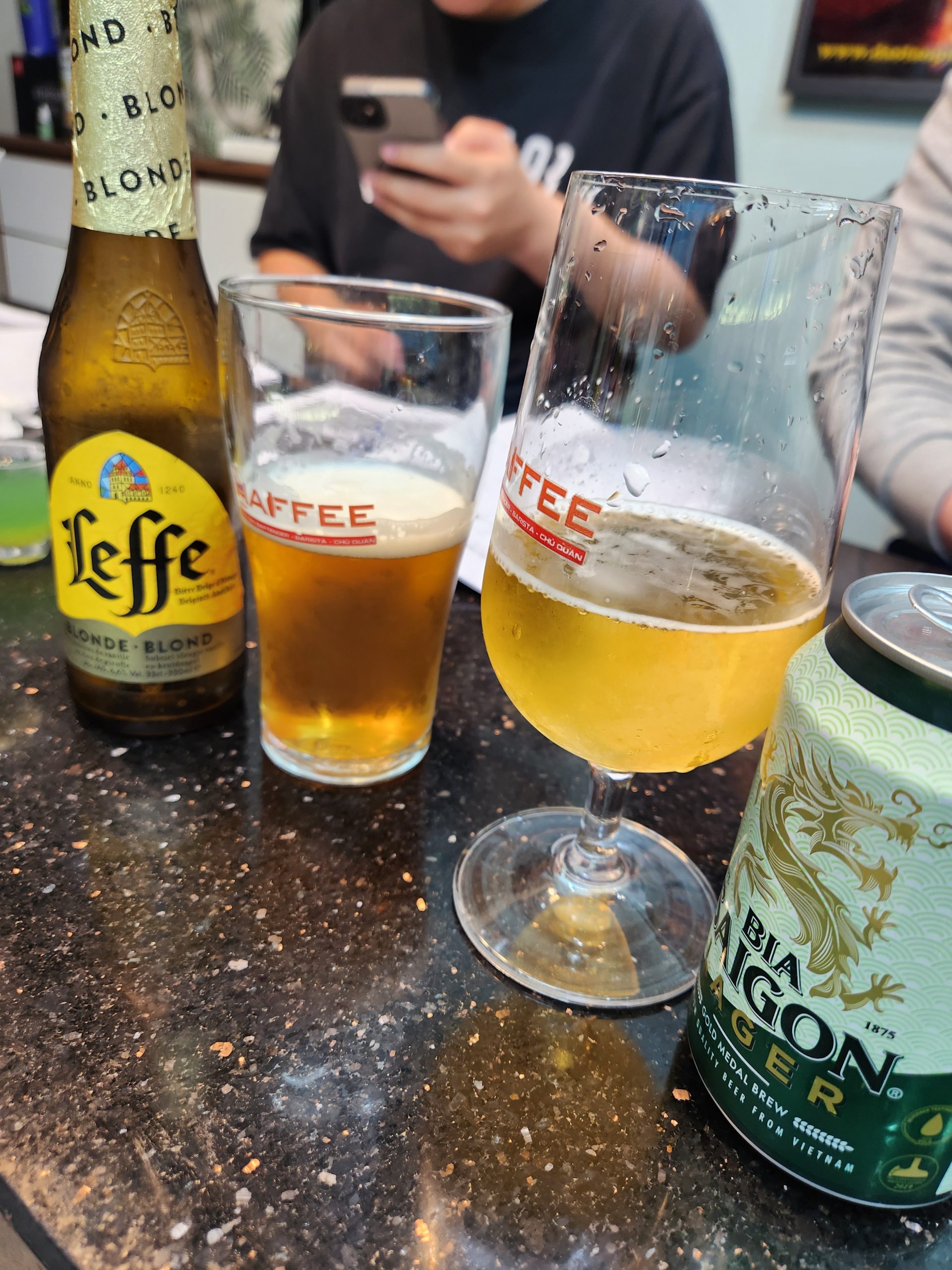 Heineken, Hoegaarden, Budweiser hay Guinness đều là những dòng bia phổ biến dùng để pha chế cocktail nhờ hương vị dễ phối hợp