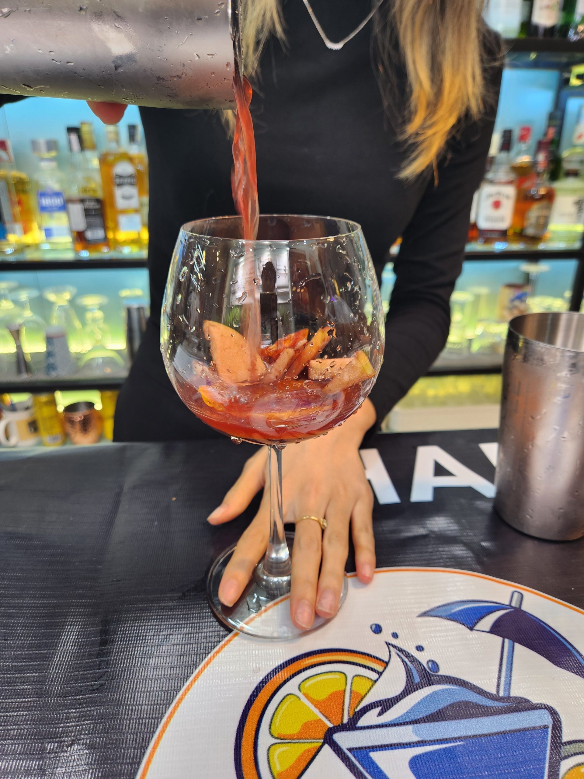 Học pha chế Cocktail Rượu Vang tại Haffee để thành thạo kỹ năng và sáng tạo hương vị