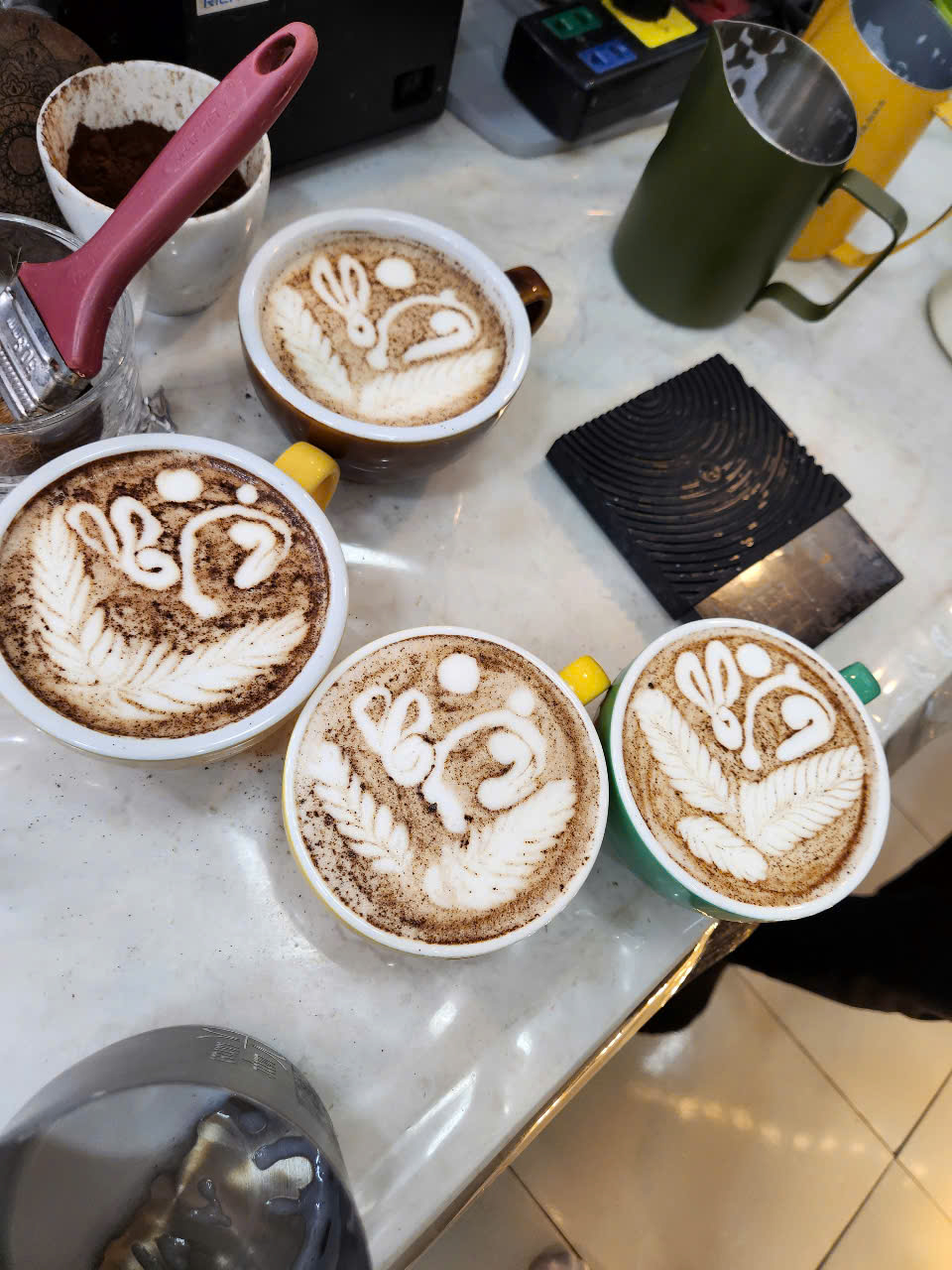 Latte Art Free Pour hiện nay hướng đến những hình vẽ phức tạp, sáng tạo và mang đậm dấu ấn cá nhân