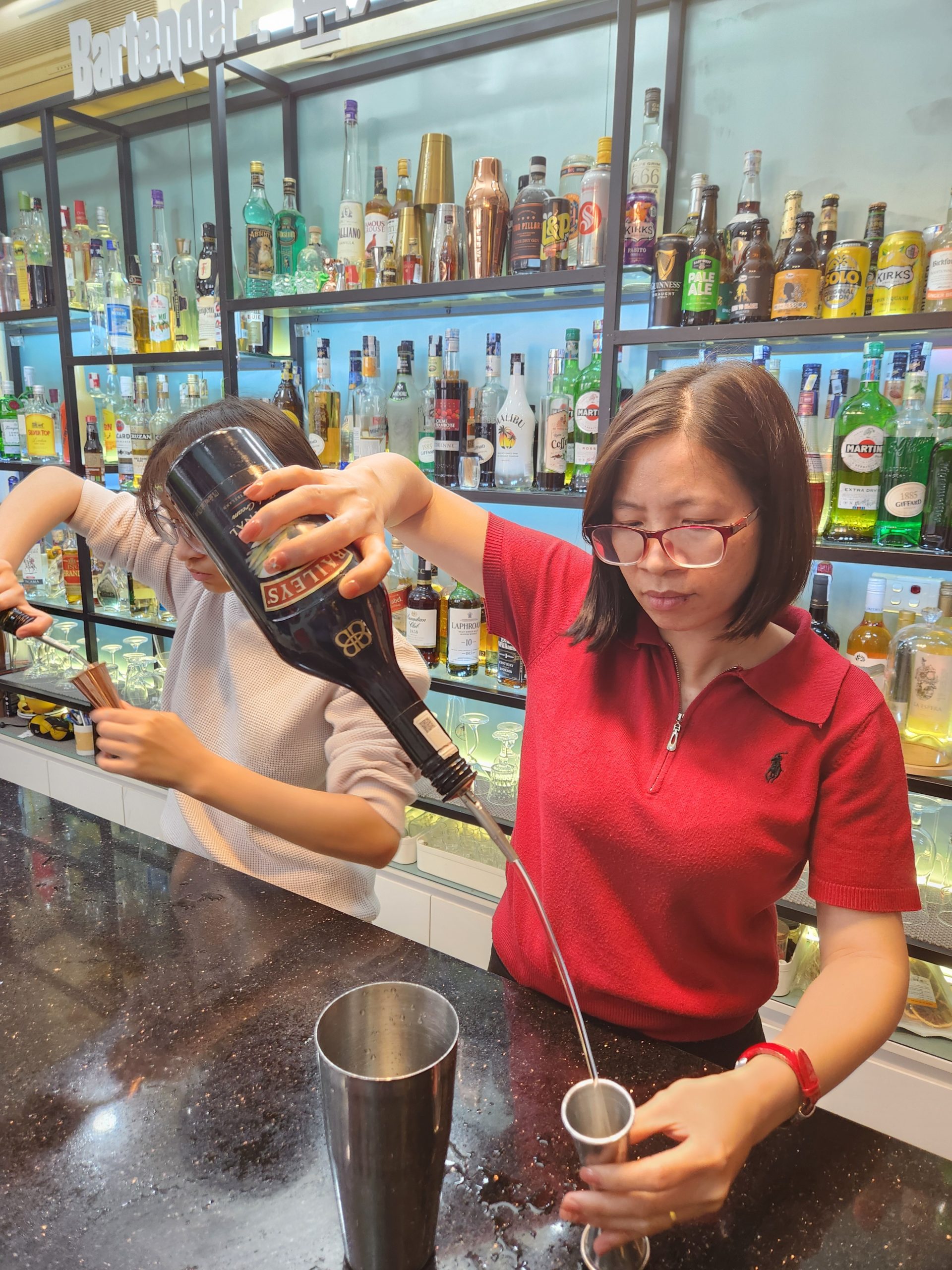 Làm chủ các kỹ thuật pha chế đỉnh cao, chuẩn Bartender chuyên nghiệp tại Haffee