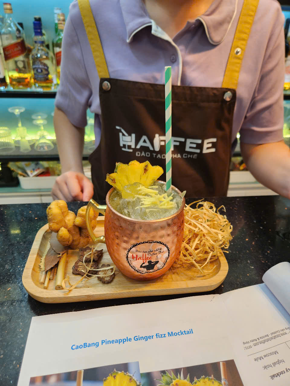 Mocktail dứa rừng gừng non – ly giải khát đậm vị vùng cao, mộc mát và đầy bản sắc.