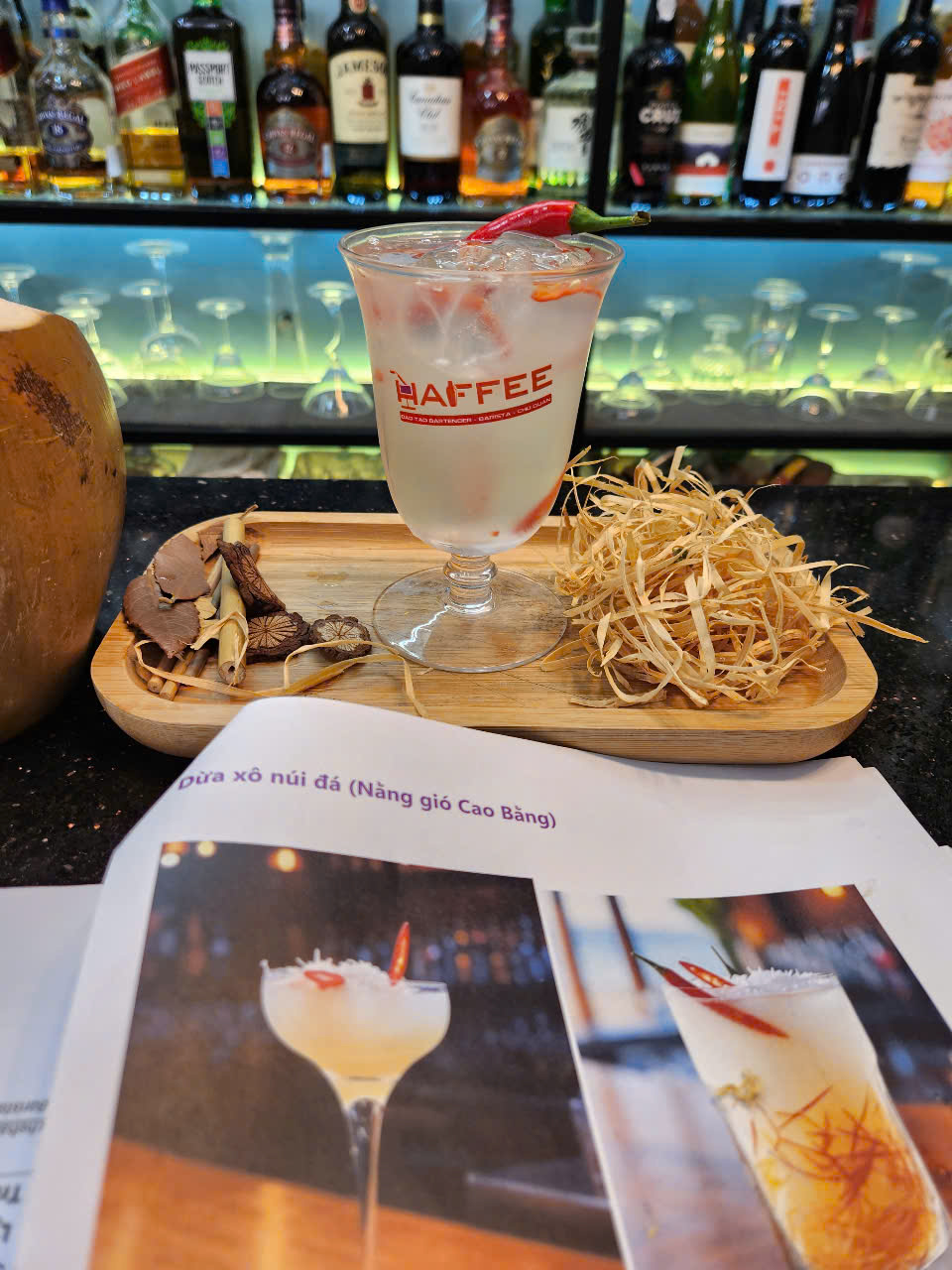 Dừa Xô Núi Đá – món mocktail mát lạnh gợi trọn hương vị mùa hè giữa nắng gió vùng cao.
