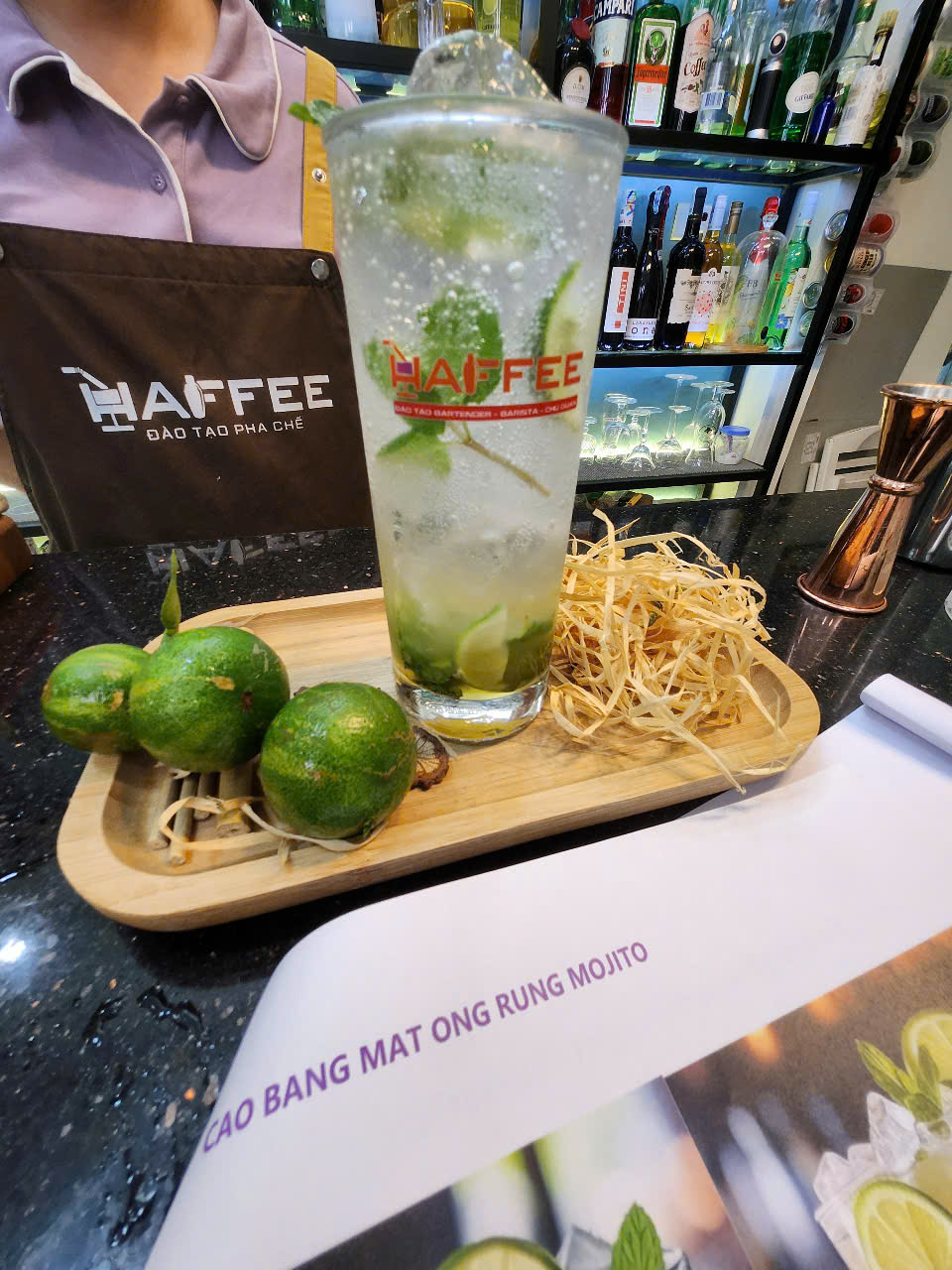 Mojito mật ong rừng – ly cocktail Việt thanh mát, ngọt dịu và đầy chất tự nhiên vùng núi.