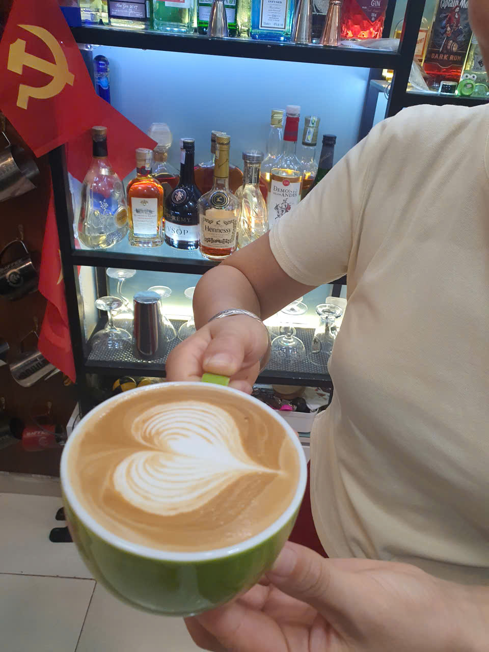 Ly Cappuccino với họa tiết trái tim hoàn chỉnh do bạn Chu Ngọc Wuppertal (Đức) thực hành
